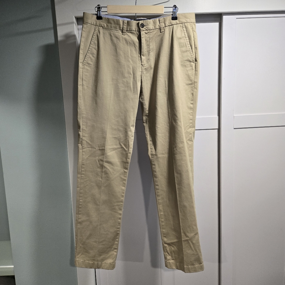 Tommy Hilfiger Men's 34x34 Khaki Pants Custom Fit Straight Leg Flat Front EUC